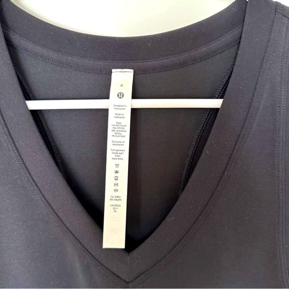 Lululemon Dress NWT! Size 4 - Picture 10 of 11